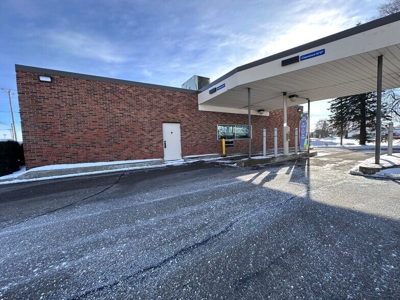 More Photos Of 1219 N Mitchell St, Cadillac Bank For Lease