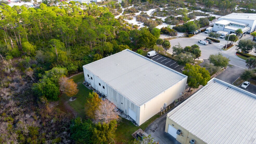 More Photos Of 1095 Business Ln, Naples Showroom For Sale