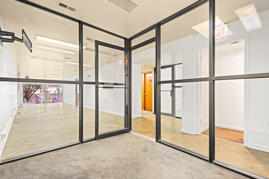 More Photos Of 6549 North Ave, Oak Park Office Residential For Lease