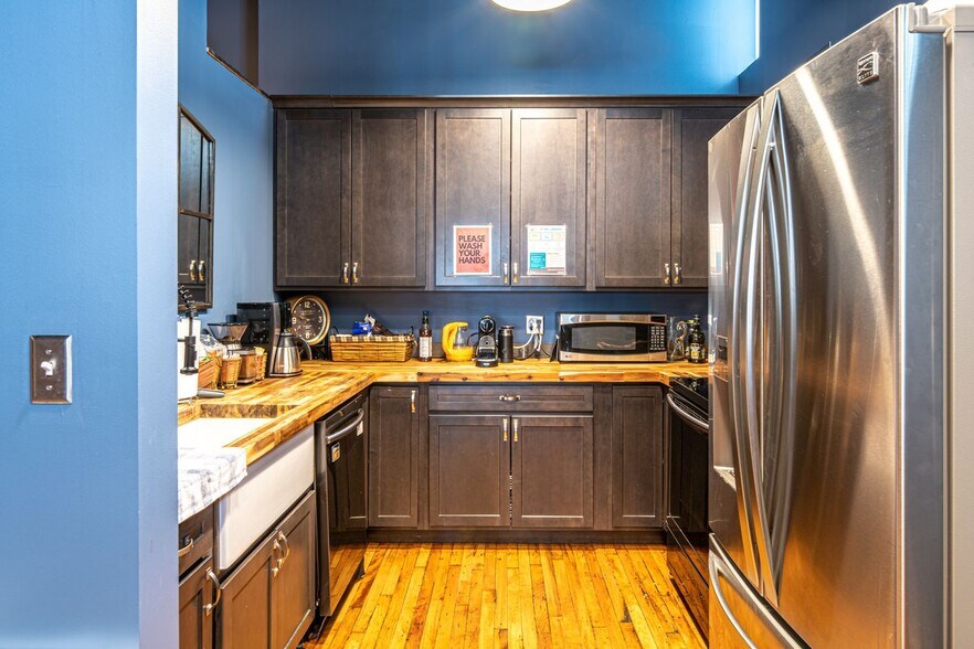 More Photos Of 16 Emory Pl, Knoxville Office Residential For Sale