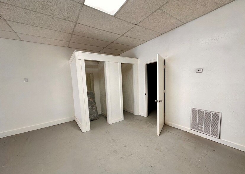 More Photos Of 114 W Commerce St, Greenville Storefront Retail Office For Sale