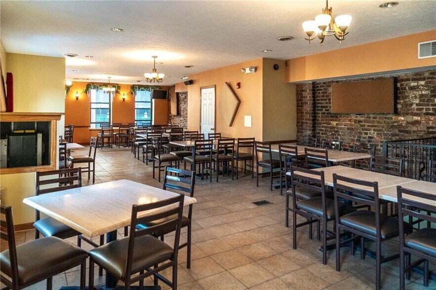 More Photos Of 10 Market St, Pittsburgh Restaurant For Sale