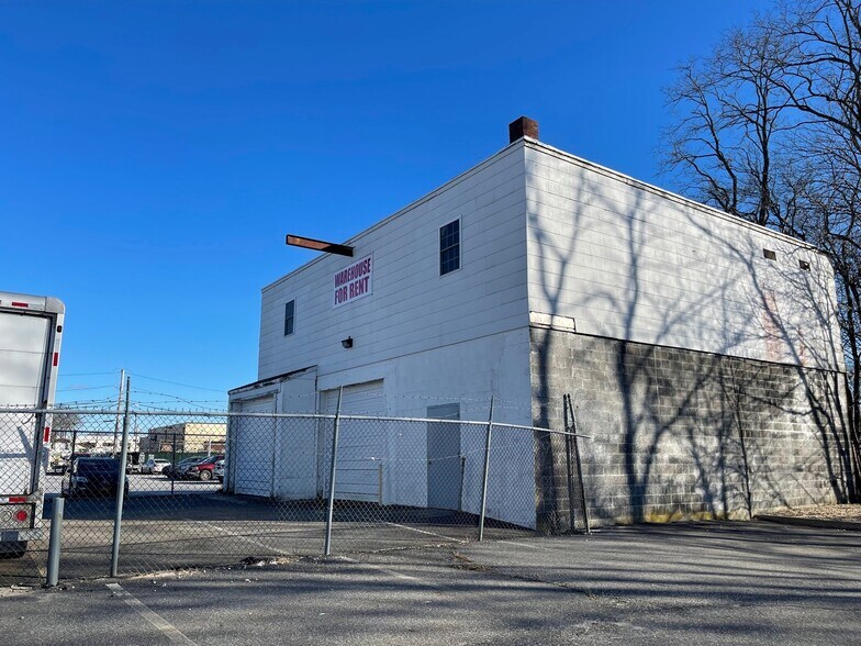 Primary Photo Of 426 E Main St, Patchogue Warehouse For Lease