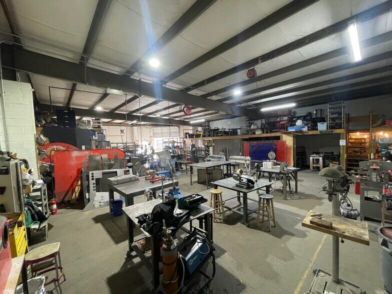 More Photos Of 217 Willow St, Nashville Showroom For Lease