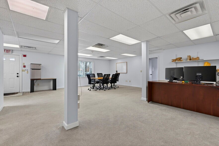 More Photos Of 24 Stickney Ter, Hampton Office For Sale