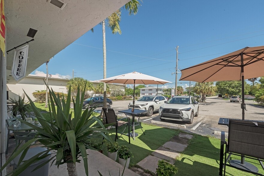 More Photos Of 690-700 E Mcnab Rd, Pompano Beach Freestanding For Sale