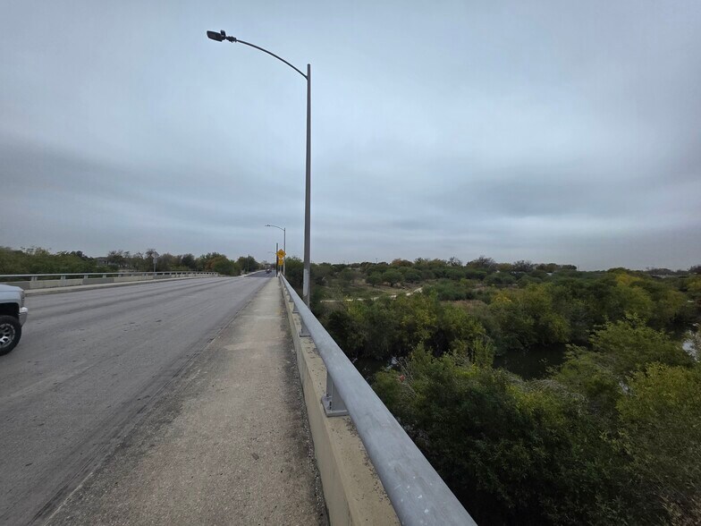 More Photos Of 1119 Southcross Blvd, San Antonio Land For Sale