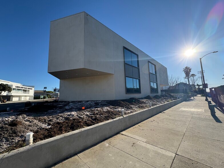 More Photos Of 435 N Pacific Coast Hwy, Redondo Beach Office For Lease