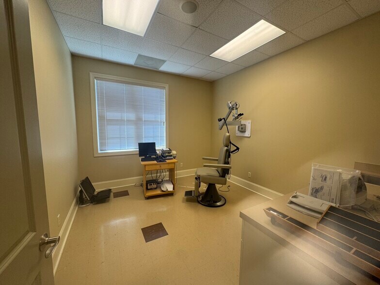 More Photos Of 4101 Main St, Hilton Head Island Office For Sale