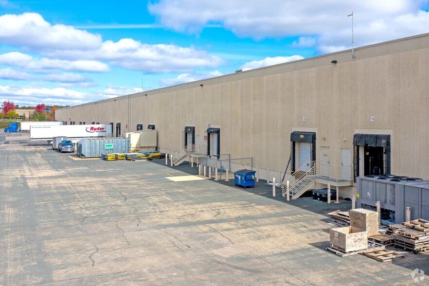 More Photos Of 8085-8185 Century Blvd, Chaska Distribution For Lease