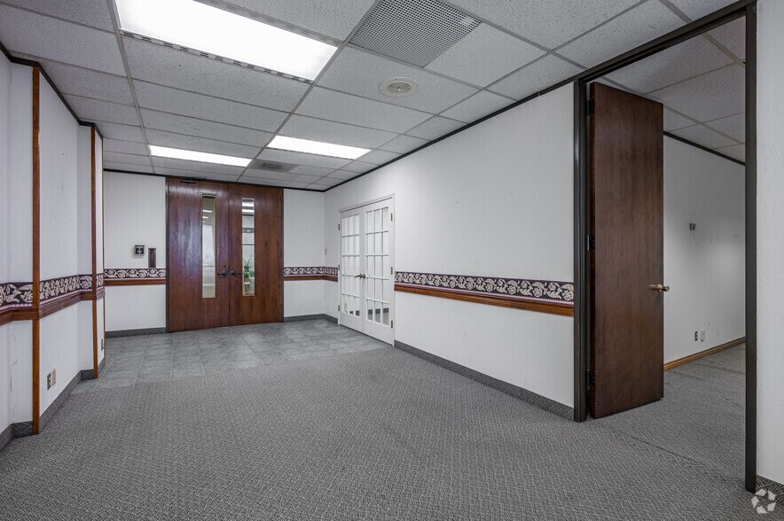 More Photos Of 1140 Empire Central Dr, Dallas Office For Sale