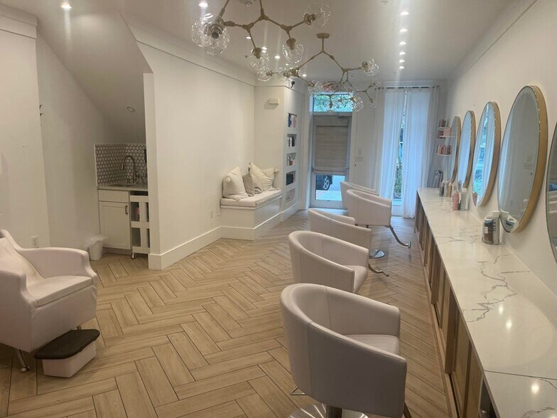 More Photos Of 720 S Shelmore Blvd, Mount Pleasant Storefront Retail Residential For Lease