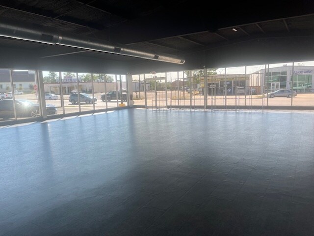 More Photos Of 202 N Frazier St, Conroe General Retail For Sale