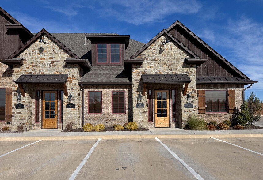 More Photos Of 1201 Magnolia Ct, Moore Office For Lease