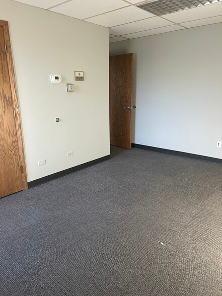 More Photos Of 28 W Nebraska St, Frankfort Office For Lease