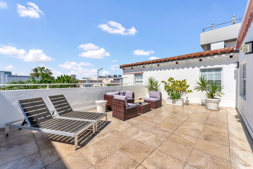 More Photos Of 1418 Ocean Dr, Miami Beach Hotel For Sale