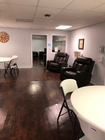 More Photos Of 1226 S Main St, Emporia Freestanding For Sale