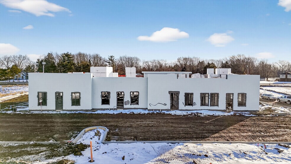 More Photos Of 13675 Brooks School Rd, Noblesville General Retail For Lease