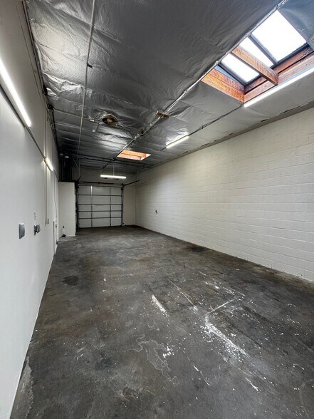 More Photos Of 230 S Motor Ave, Azusa Warehouse For Lease