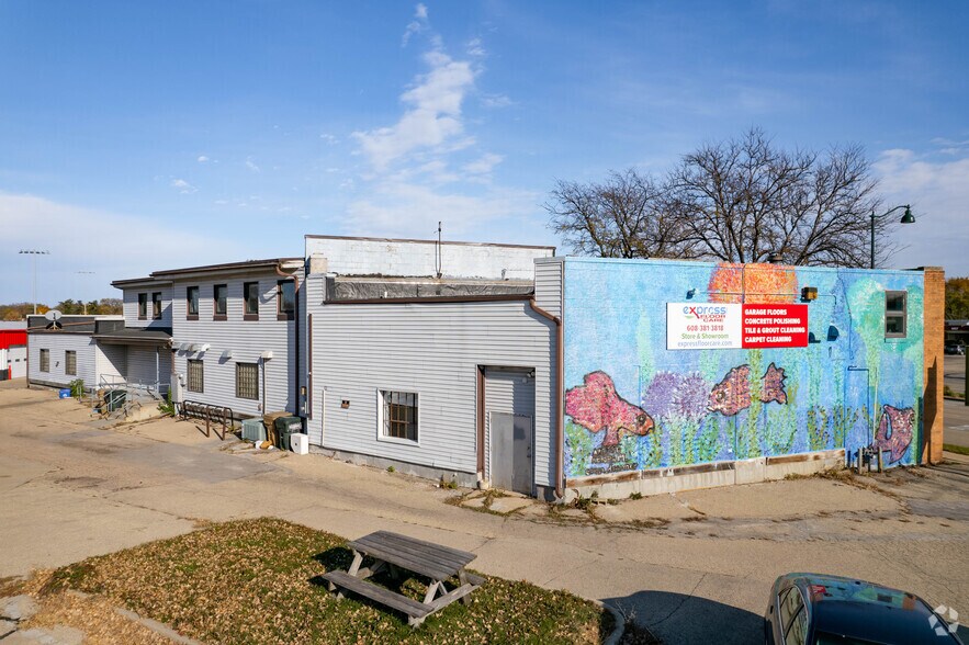 More Photos Of 1440 E Washington Ave, Madison Veterinarian Kennel For Lease