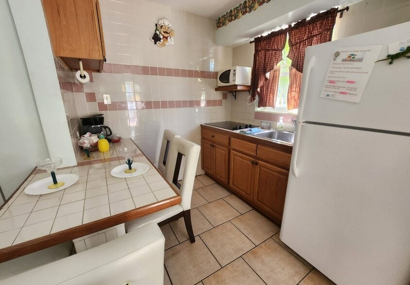 More Photos Of 415 Hamden Dr, Clearwater Beach Hotel For Sale