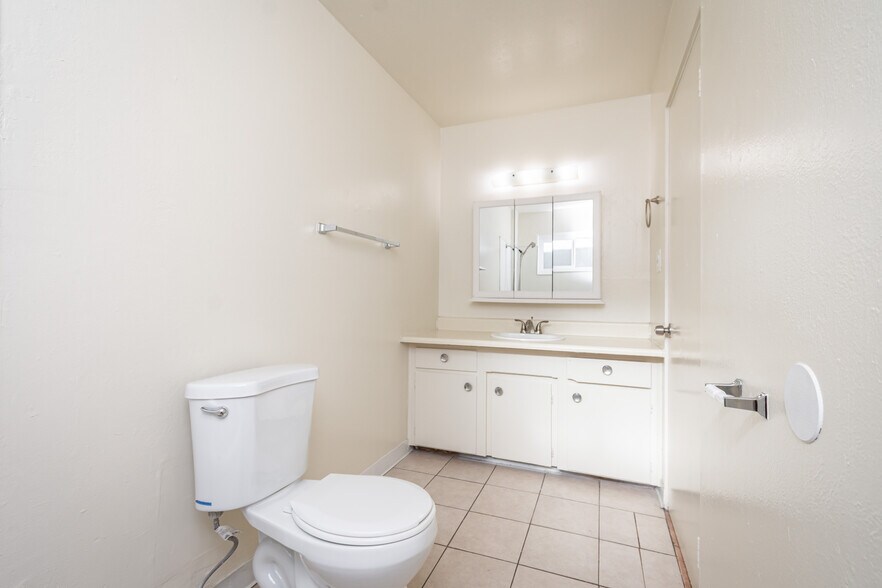 More Photos Of 1860 Ethan Way, Sacramento Apartments For Sale