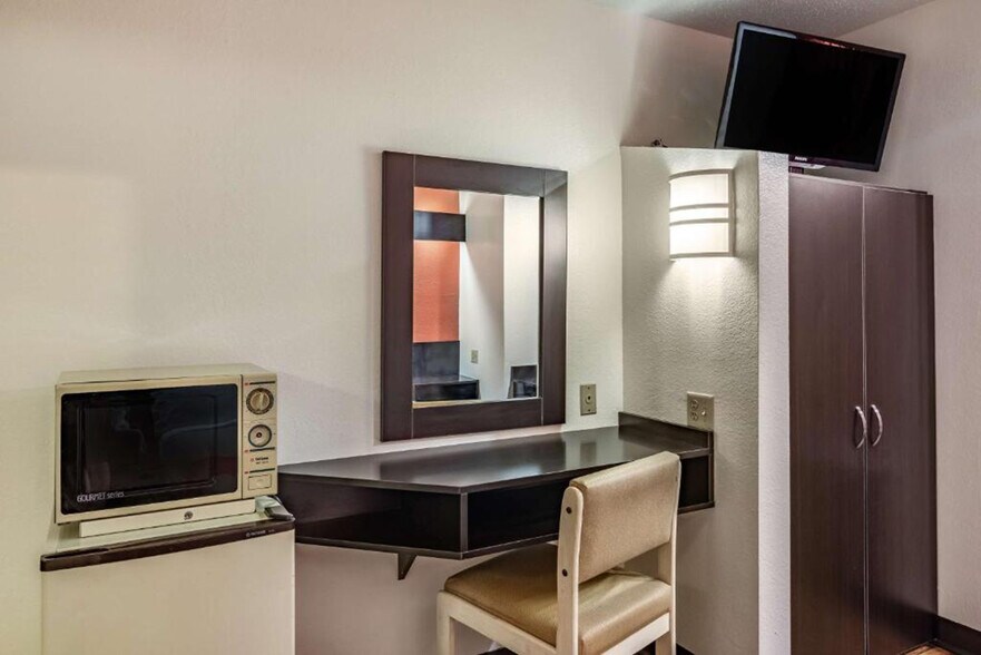 More Photos Of 2440 Williams St, Chattanooga Hotel For Sale