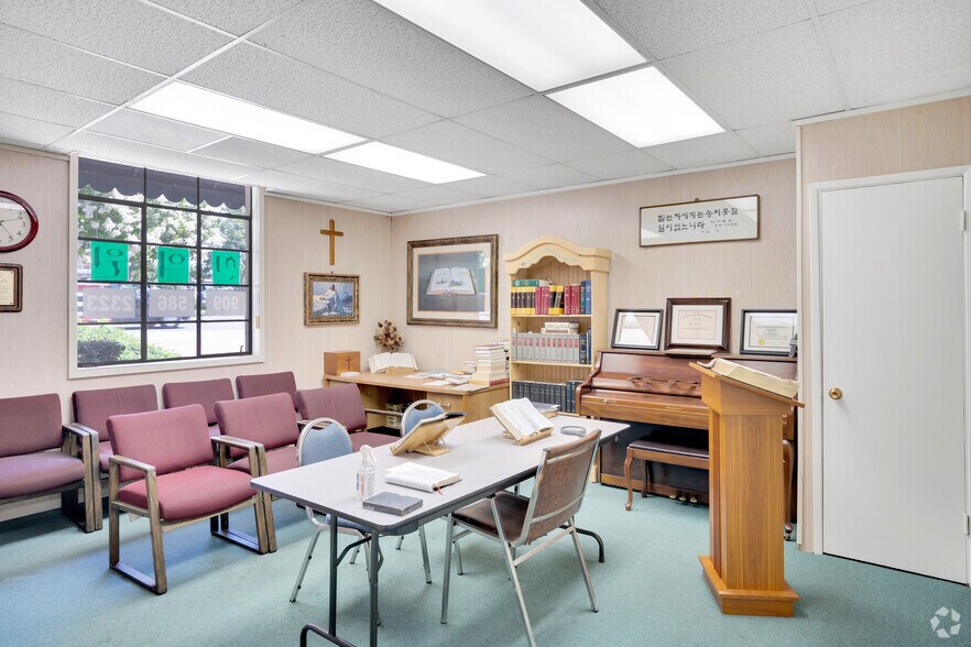 More Photos Of 60 E Foothill Blvd, Upland Storefront Retail Office For Sale