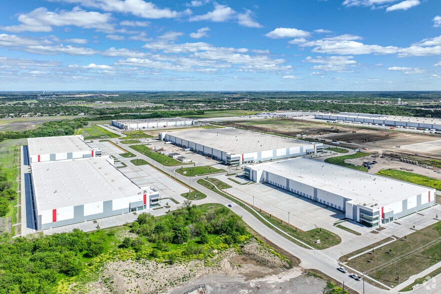 More Photos Of 7500-7601 Oak Grove Rd, Fort Worth Industrial For Lease