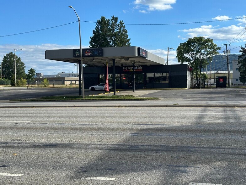 Primary Photo Of 525 Orange Ave, Roanoke Service Station For Sale