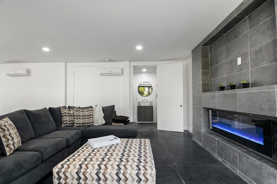 More Photos Of 7501 Linley Ln, Canoga Park Specialty For Sale