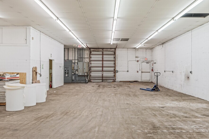 More Photos Of 3041 Gateway Dr, Pompano Beach Warehouse For Sale