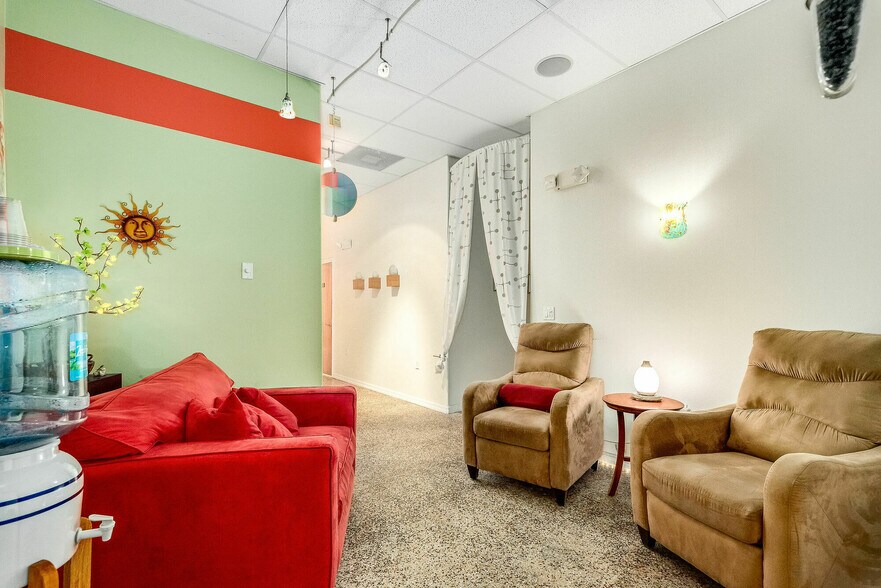 More Photos Of 902 E New Haven Ave, Melbourne Coworking Space