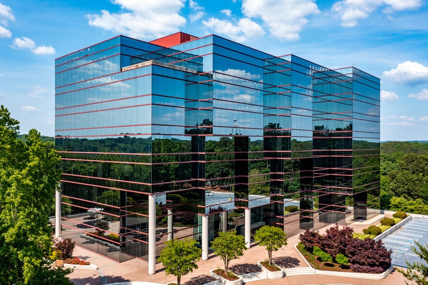 More Photos Of 9040 Roswell Rd, Atlanta Office For Lease