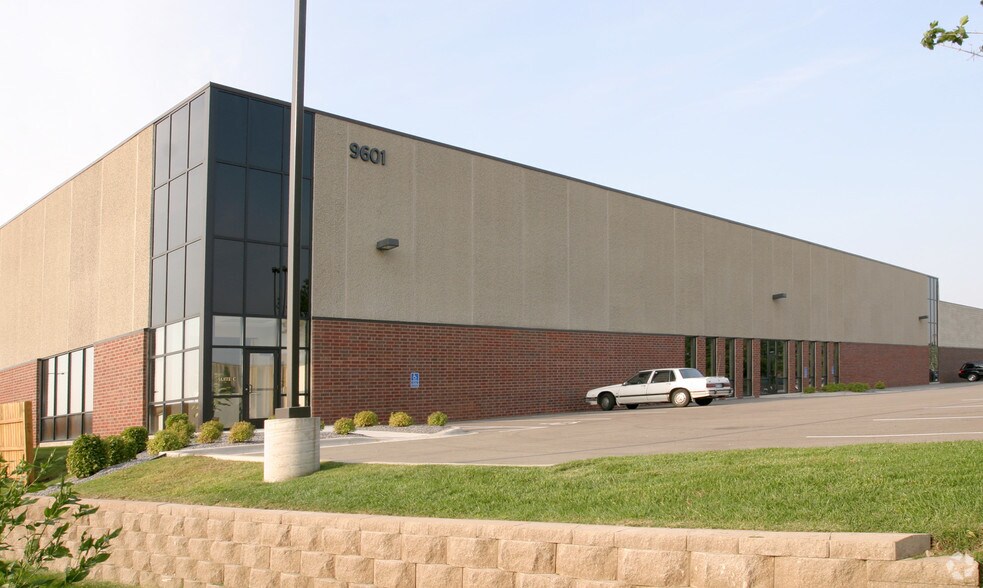 More Photos Of 9601 Newton Ave S, Bloomington Distribution For Lease