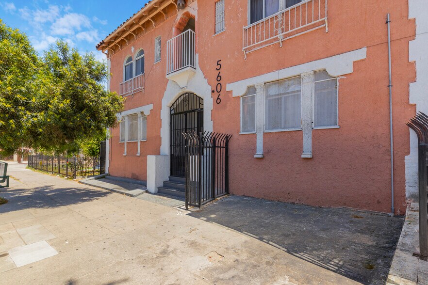 More Photos Of 5606 S Figueroa St, Los Angeles Apartments For Sale