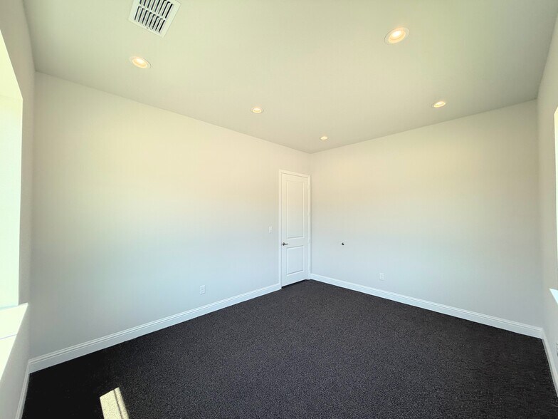 More Photos Of 6000 Alma Rd, McKinney Unknown For Lease