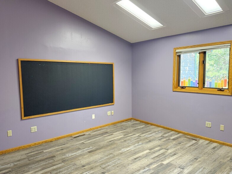 More Photos Of 14387 Edgewood Dr, Baxter Office For Lease