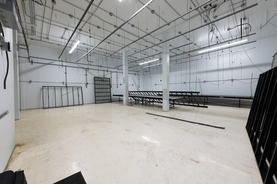 More Photos Of 197 E Jefferson Blvd, Los Angeles Warehouse For Sale