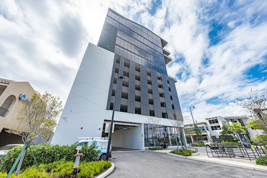 More Photos Of 800 N Federal Hwy, Hallandale Beach Office For Sale