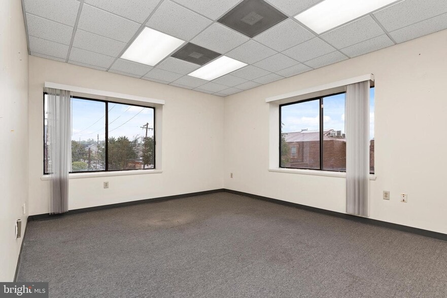 More Photos Of 100 W Franklin St, Hagerstown Office Residential For Lease