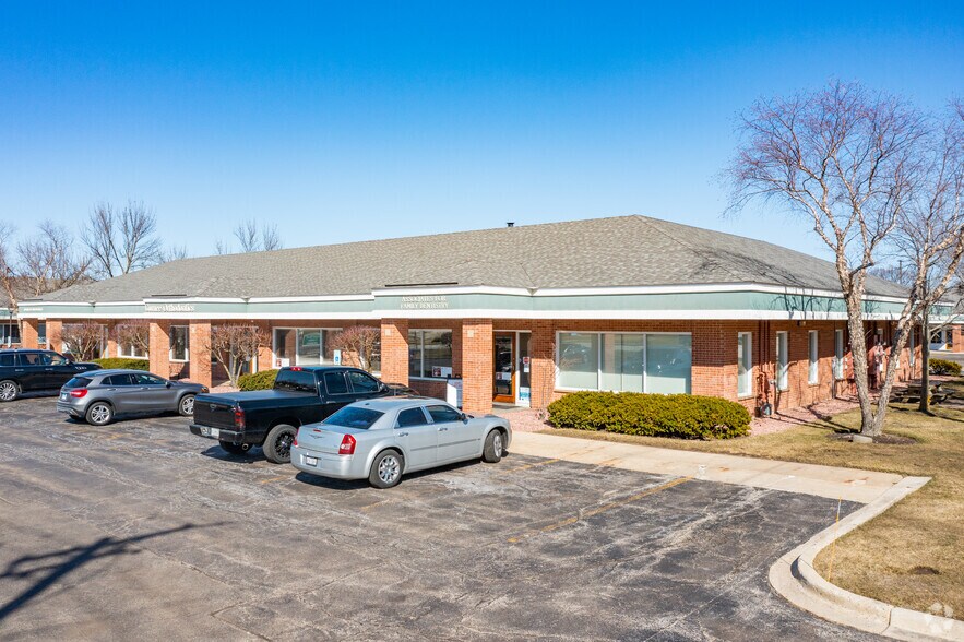 More Photos Of 3 S Greenleaf Ave, Gurnee Unknown For Lease