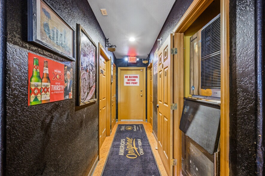 More Photos Of 877 Hancock Rd, Bullhead City Bar For Sale