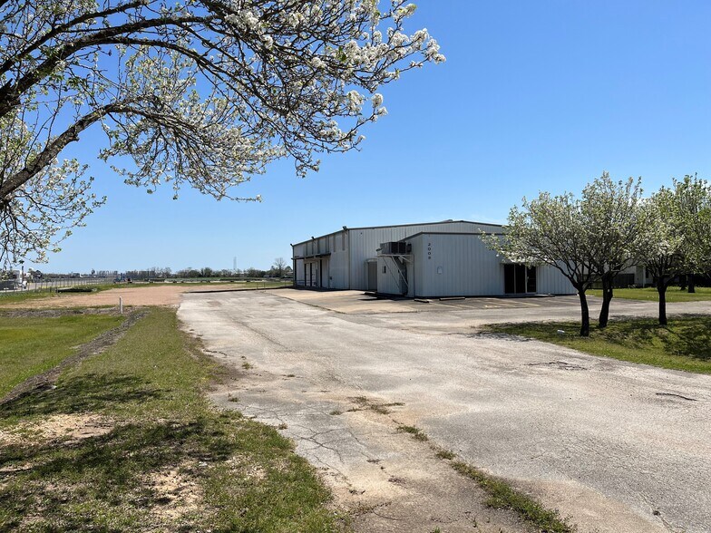 Primary Photo Of 2009 Hatfield Rd, Pearland Warehouse For Lease