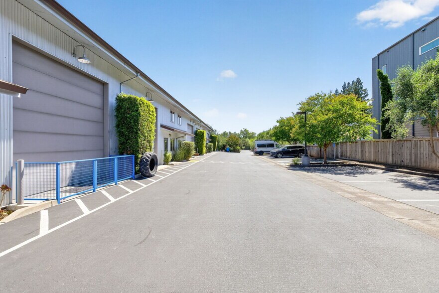 More Photos Of 1229 Grove St, Healdsburg Warehouse For Sale
