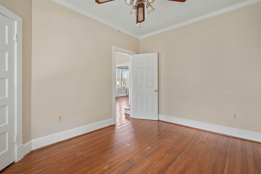 More Photos Of 41 E Colonial Hwy, Hamilton Freestanding For Sale