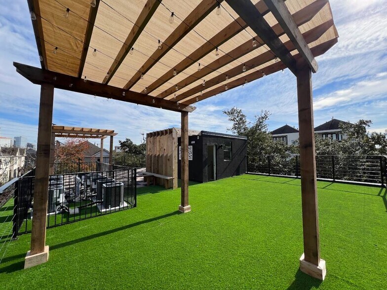 More Photos Of 214 Welch St, Houston Apartments For Sale