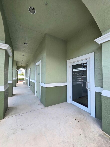 More Photos Of 5301 N Dixie Hwy, Fort Lauderdale Medical For Lease