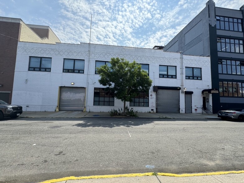 Primary Photo Of 4141 38th St, Long Island City Warehouse For Sale