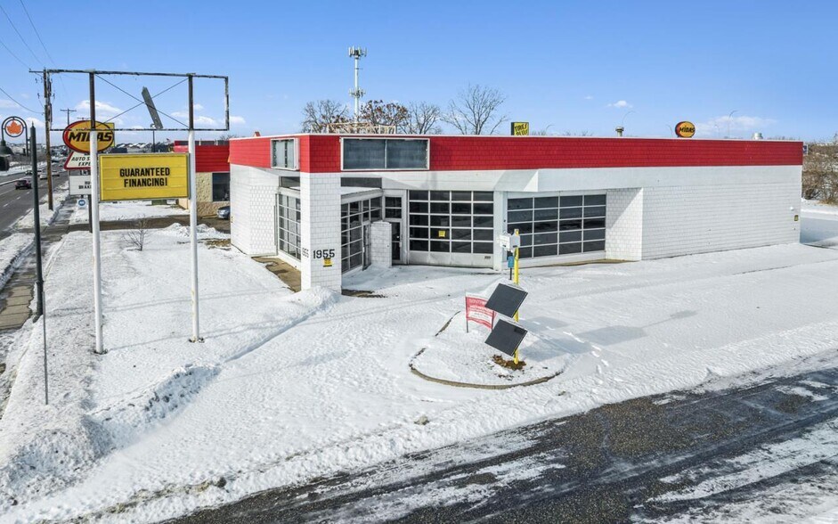 More Photos Of 1955 County Road D E, Maplewood Auto Repair For Sale